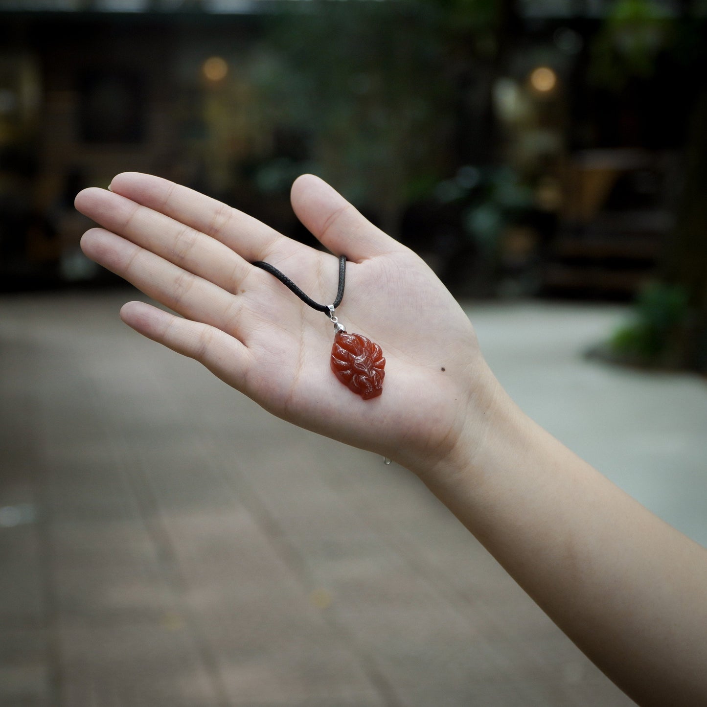 Lucky Fox Queen Stone - Red